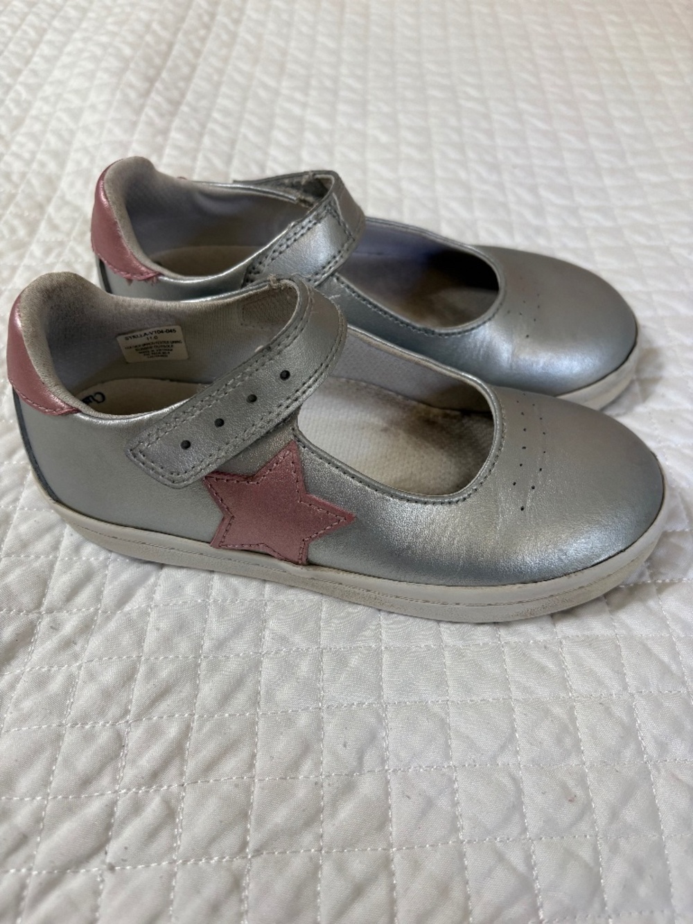 Footmates Stella Mary Jane silver sneakers wth pink star size 11